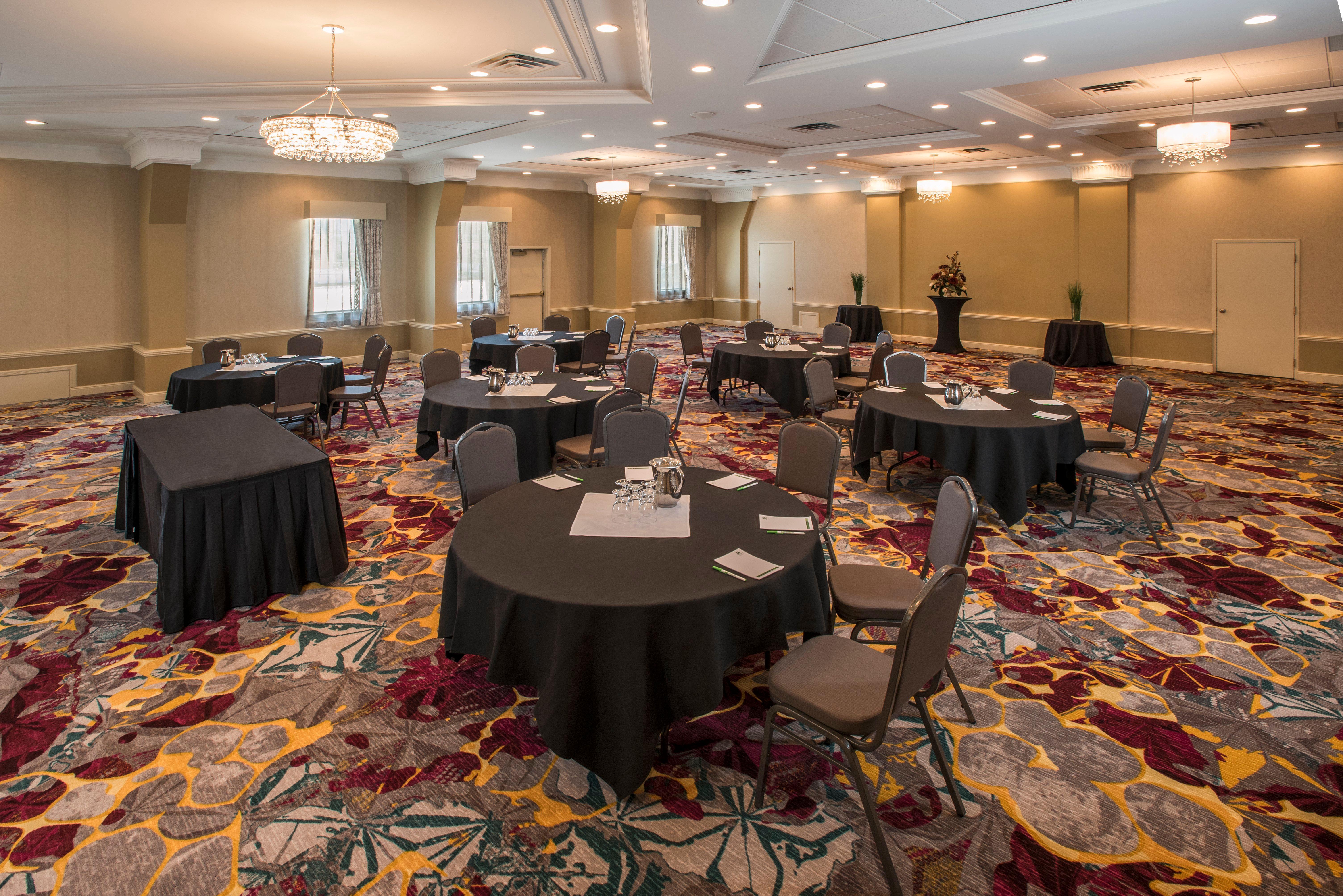 Holiday Inn Conference Centre Edmonton South By Ihg Exterior foto